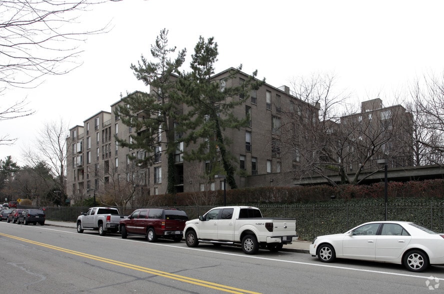 77 Pond Ave, Brookline, MA à louer - Photo de l’immeuble – Image 3 sur 28