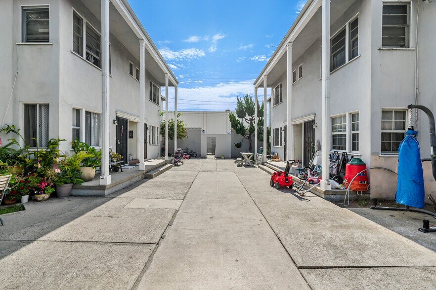 12314 Washington Pl, Los Angeles, CA à vendre - Photo de l’immeuble – Image 3 sur 12