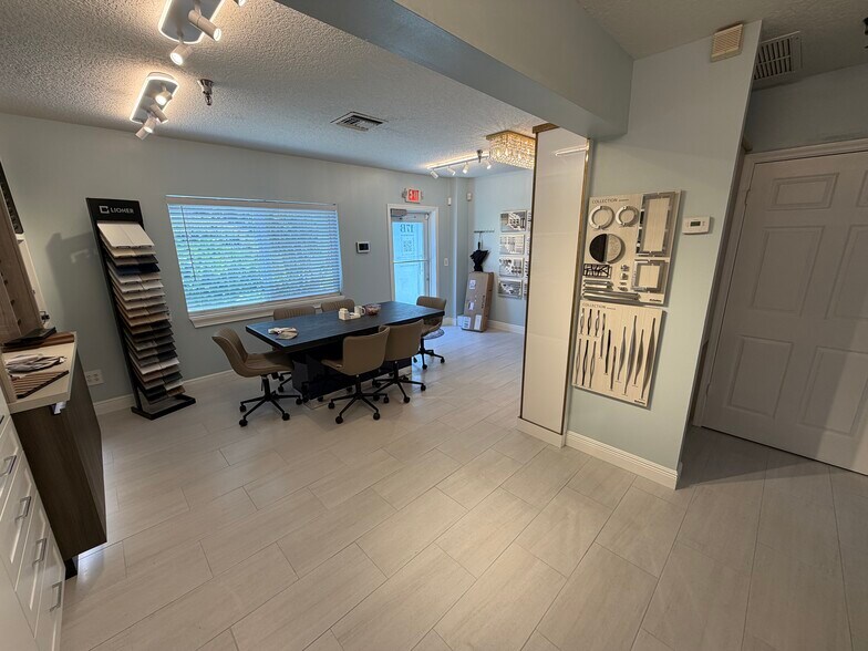1312 Commerce Ln, Jupiter, FL à louer - Photo de l’immeuble – Image 2 sur 10
