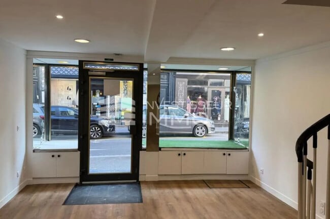 Plus de détails pour Bureau, Local commercial à louer