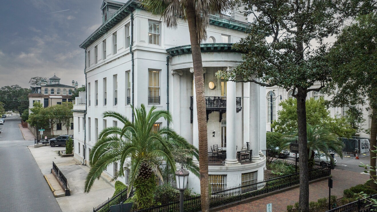 17 W McDonough St, Savannah, GA à louer Photo de l’immeuble– Image 1 sur 5
