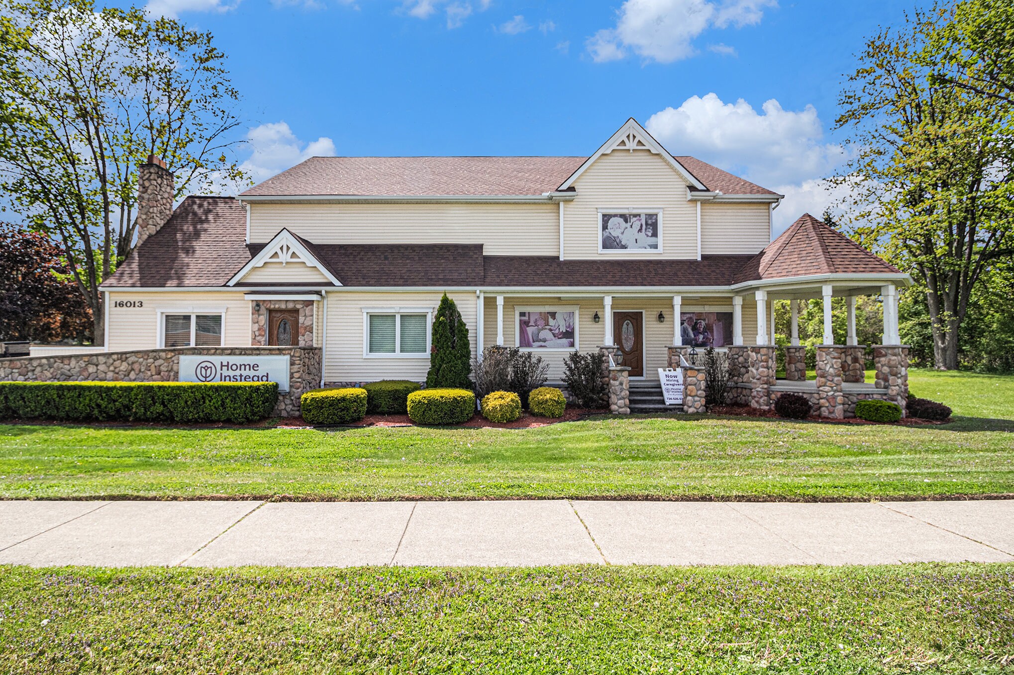 16013 Middlebelt Rd, Livonia, MI à vendre Photo de l’immeuble– Image 1 sur 11