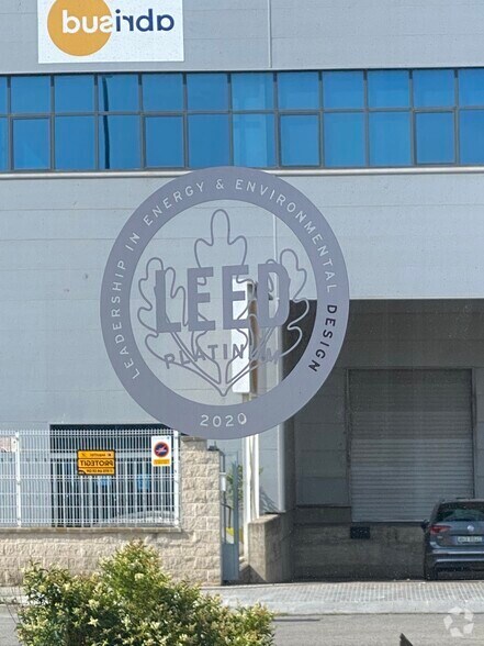 Industriel/Logistique dans L'Hospitalet de Llobregat, Barcelona à louer - Photo de l’immeuble – Image 2 sur 6