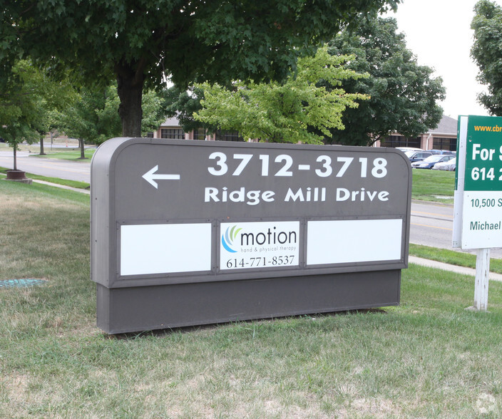 3712-3718 Ridge Mill Dr, Hilliard, OH à louer - Photo de l’immeuble – Image 2 sur 4