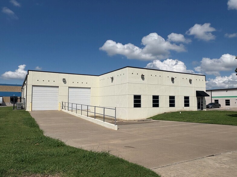 5117 NW 3rd St, Oklahoma City, OK à louer - Photo de l’immeuble – Image 2 sur 7