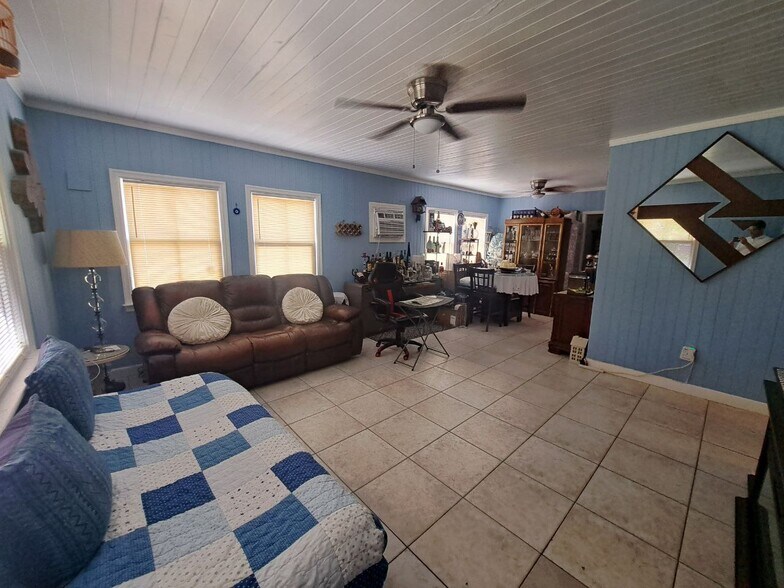 2835 SW 37th Ct, Miami, FL à vendre - Photo de l’immeuble – Image 2 sur 24