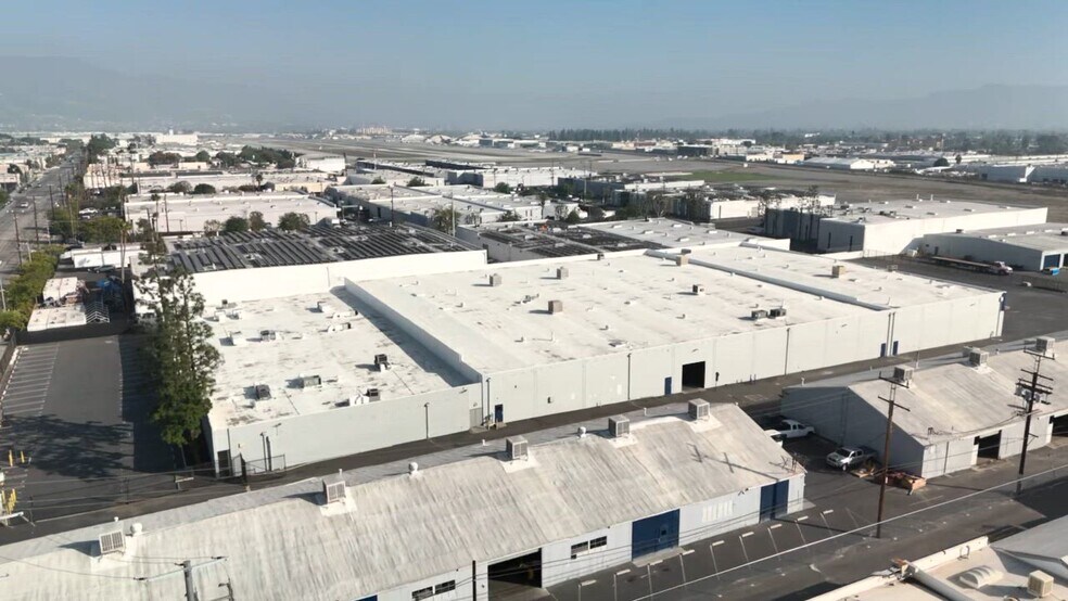 11240 Sherman Way, Sun Valley, CA à louer - Vidéo sur l’annonce professionnelle – Image 2 sur 10