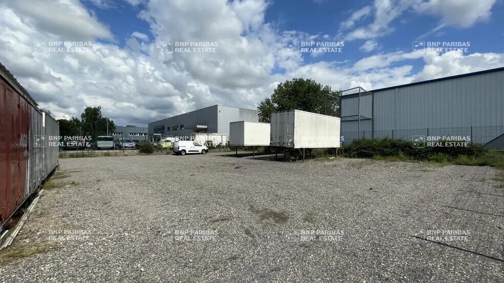 Local d’activités dans Ludres à louer - Photo de l’immeuble – Image 1 sur 13