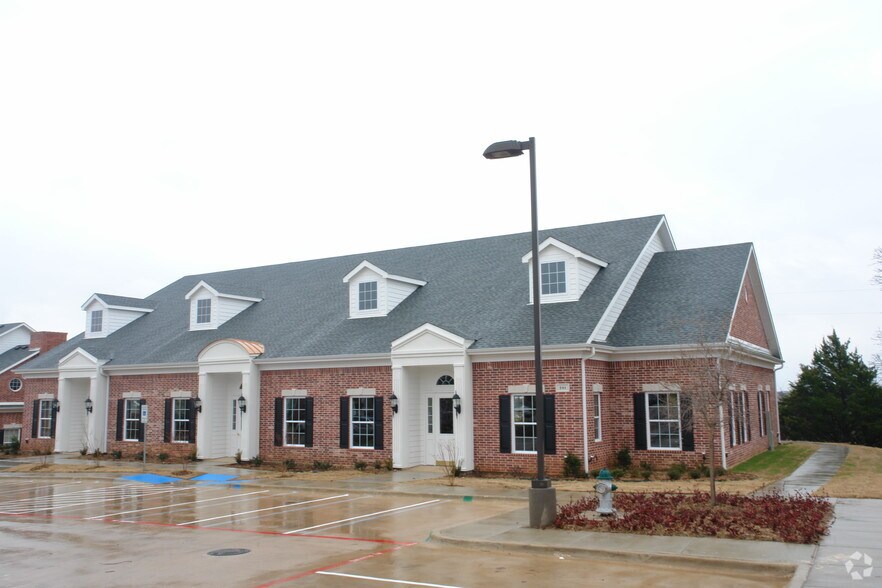 261 E Southlake Blvd, Southlake, TX à louer - Photo de l’immeuble – Image 2 sur 3