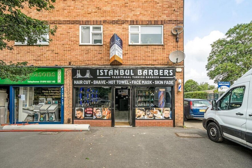 1 High St, Uxbridge à louer - Photo de l’immeuble – Image 1 sur 8