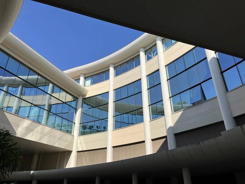 Bureau dans SOPHIA ANTIPOLIS à louer - Photo de l’immeuble – Image 3 sur 7