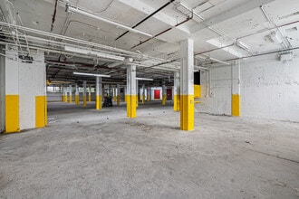 5213 Grays Ave, Philadelphia, PA à louer Photo de l’immeuble– Image 1 sur 3