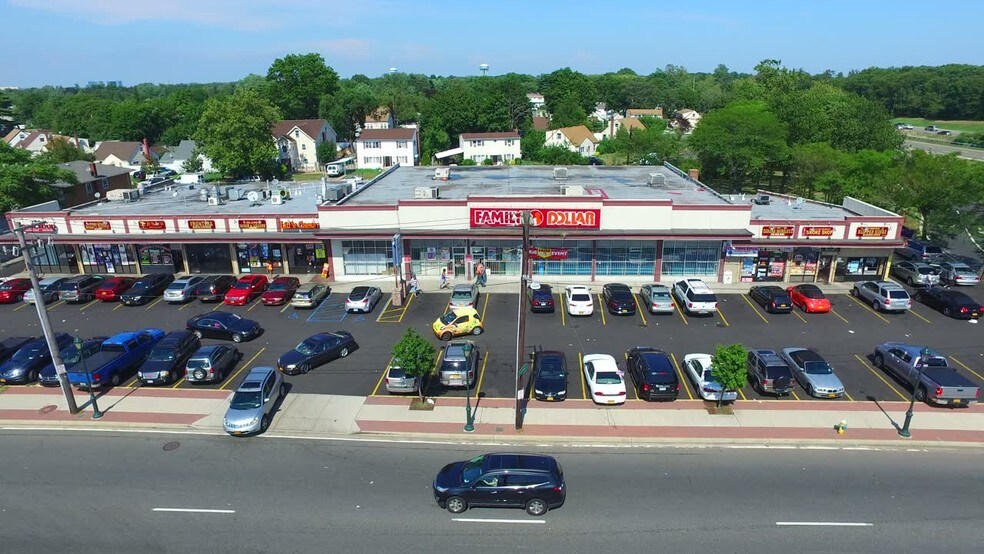 957-979 Nassau Rd, Uniondale, NY à louer - Vidéo sur l’annonce professionnelle – Image 2 sur 8