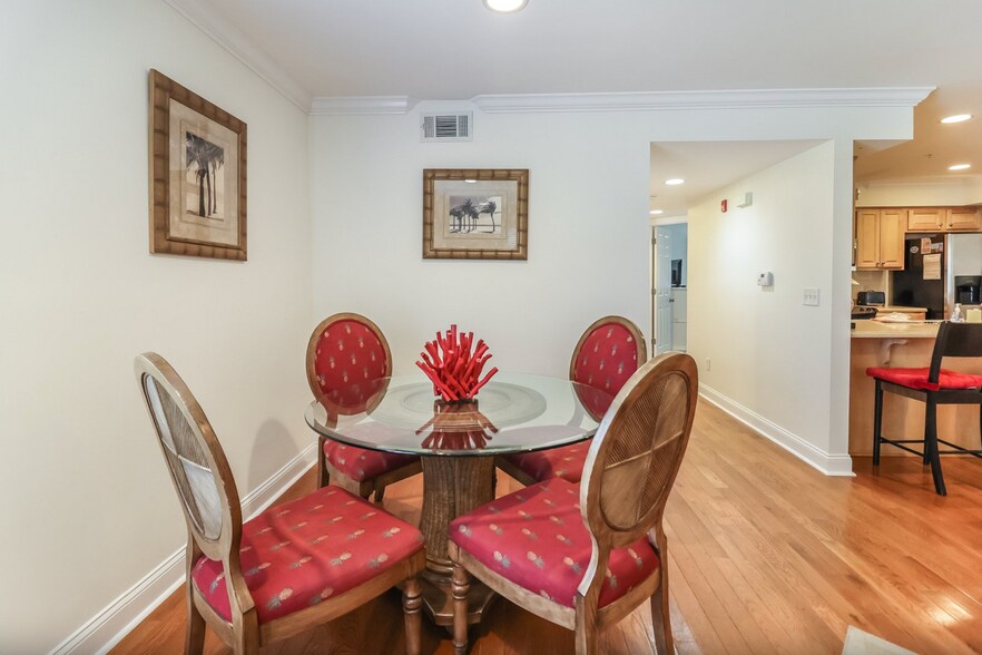 13 Silver Ave, Tybee Island, GA à vendre - Photo de l’immeuble – Image 3 sur 38