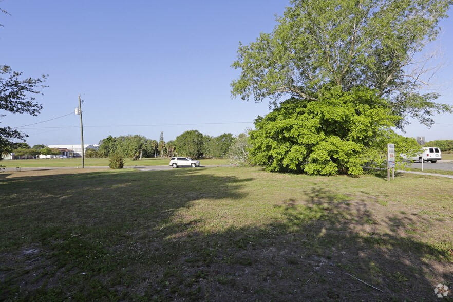 501 E Marion Ave, Punta Gorda, FL à louer - Photo de l’immeuble – Image 3 sur 3