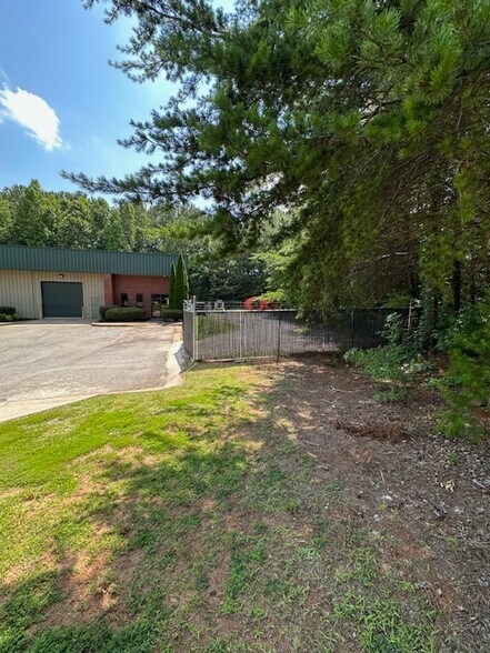 4480 N Industrial Dr, Cumming, GA à louer - Photo de l’immeuble – Image 3 sur 8
