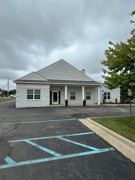2240 N Opdyke Rd, Auburn Hills, MI à vendre - Photo de l’immeuble – Image 1 sur 16