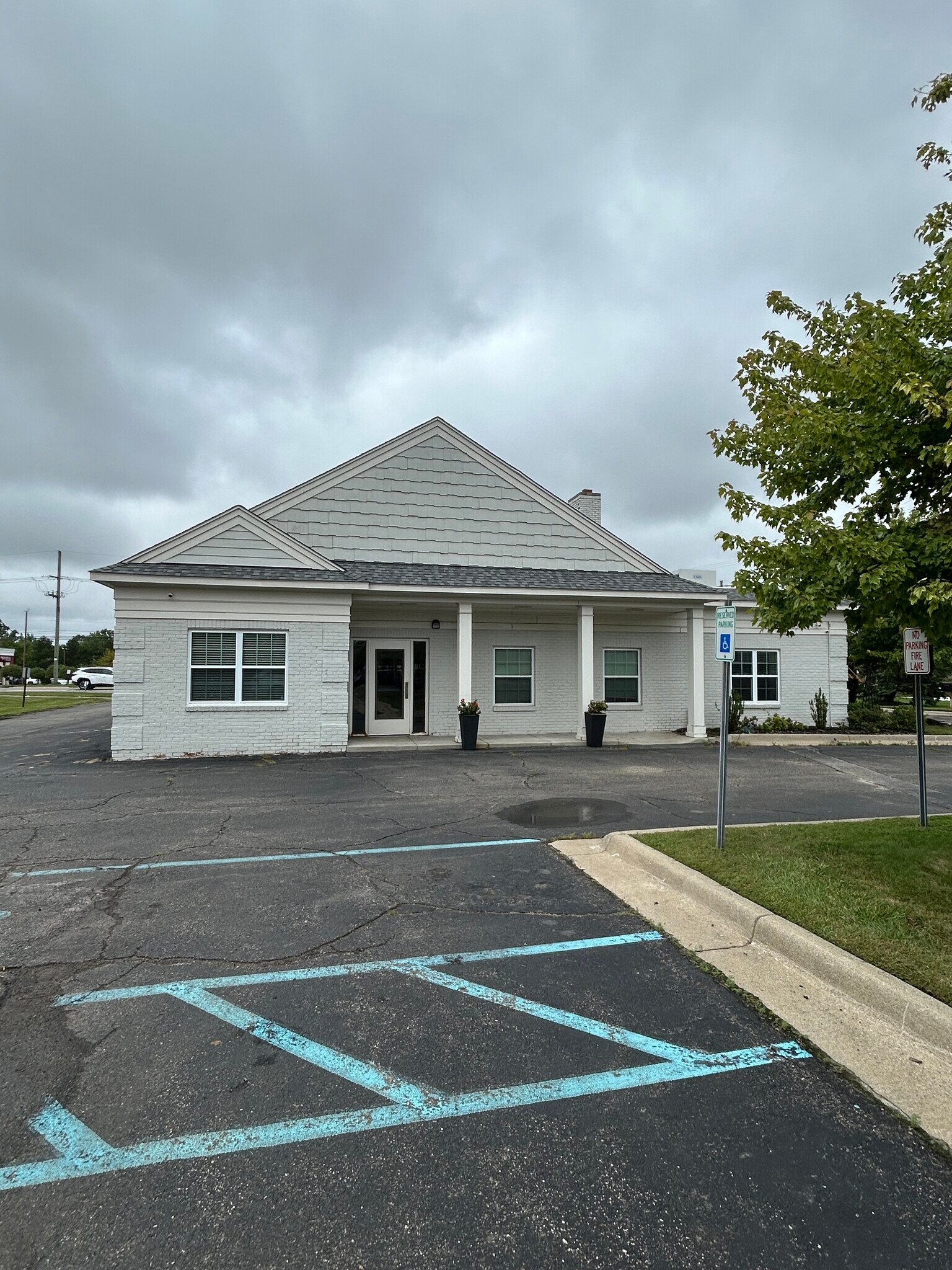 2240 N Opdyke Rd, Auburn Hills, MI à vendre Photo de l’immeuble– Image 1 sur 17