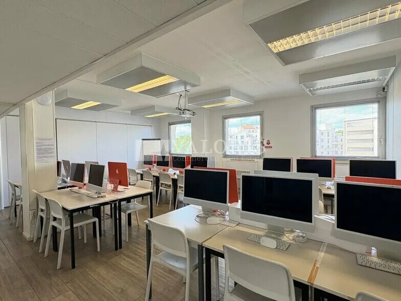 6 Place Charles Hernu, Villeurbanne à louer - Photo de l’immeuble – Image 3 sur 12