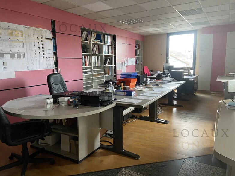 Local d'activités dans Argenteuil à vendre - Photo de l’immeuble – Image 3 sur 8