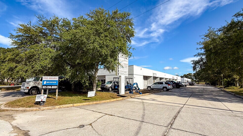2885 Electronics Dr, Melbourne, FL à louer - Photo de l’immeuble – Image 2 sur 6