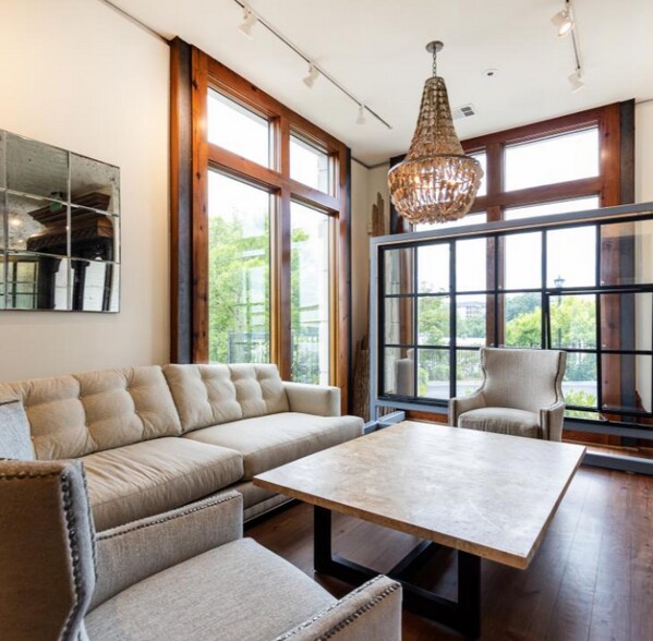 425 Peachtree Hills Ave NE, Atlanta, GA à vendre - Photo intérieure – Image 2 sur 16