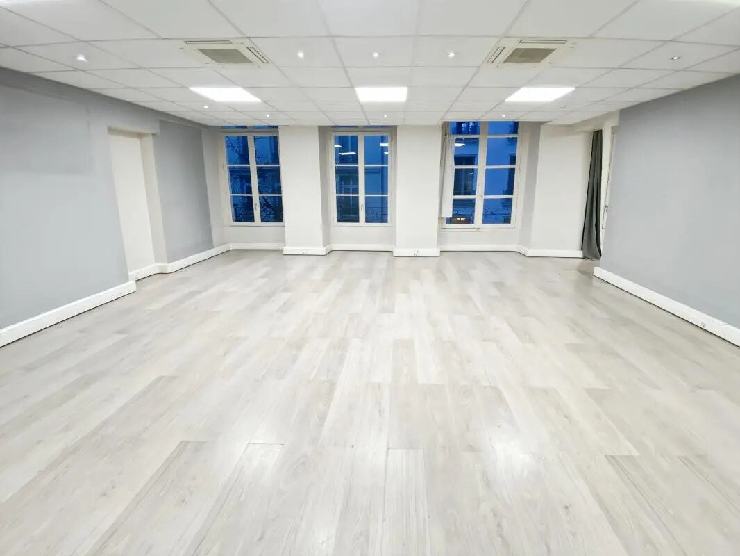 Bureau dans Paris à louer Photo de l’immeuble– Image 1 sur 9