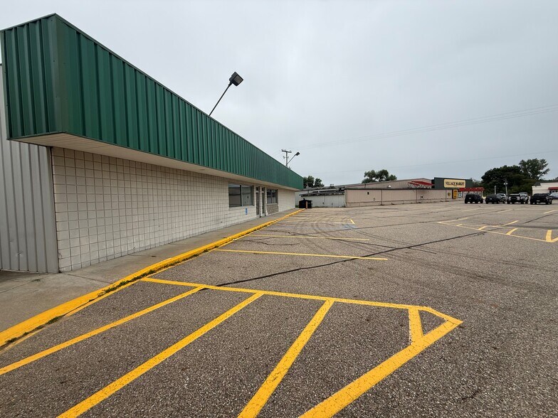 407 S State St, Gobles, MI à vendre - Photo de l’immeuble – Image 3 sur 11