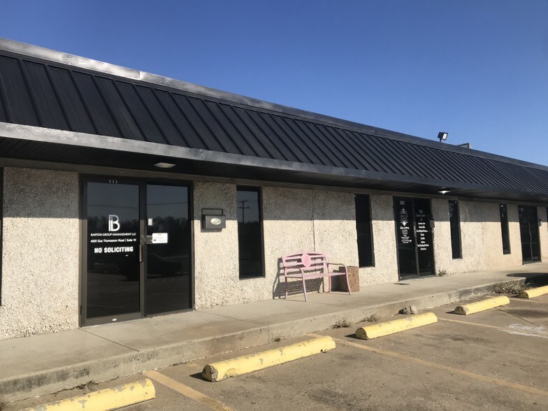 4200 Gus Thomasson Rd, Mesquite, TX à louer - Photo de l’immeuble – Image 2 sur 12