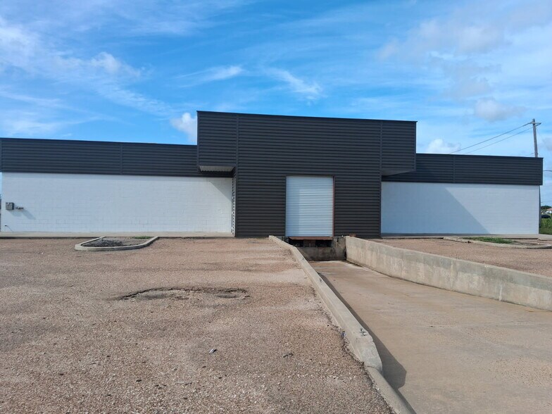 101 W 4th St, Freeport, TX à vendre - Photo de l’immeuble – Image 3 sur 7