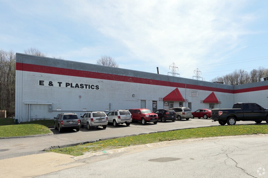 565-575 Kennedy Rd, Akron, OH à vendre - Photo de l’immeuble – Image 2 sur 4