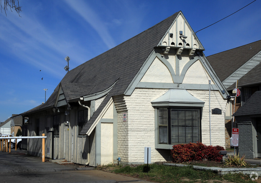 2217 E 59th St, Tulsa, OK à vendre - Photo de l’immeuble – Image 3 sur 6