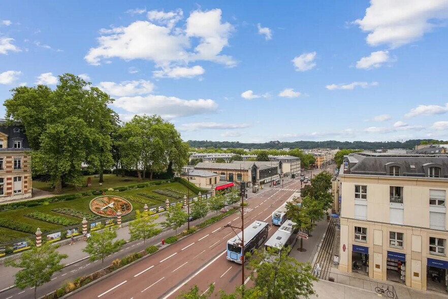 Bureau dans Versailles à louer - Aérien – Image 2 sur 14