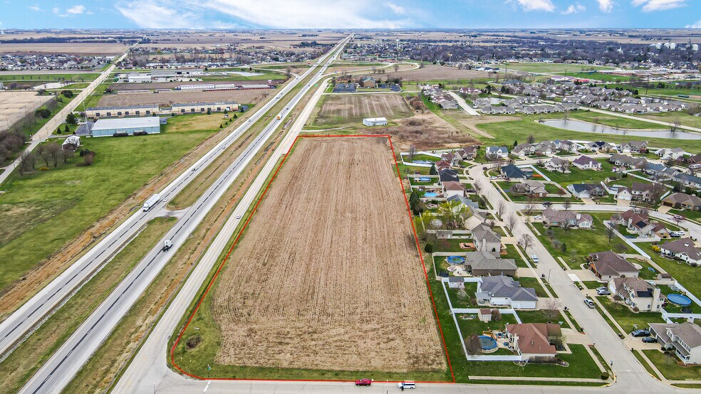 1051 S Cypress Dr, Manteno, IL à vendre - Photo de l’immeuble – Image 1 sur 5