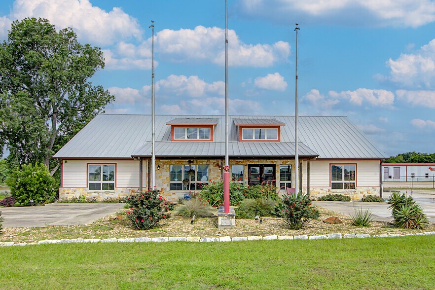 8050 TX-21, Caldwell, TX à louer - Photo de l’immeuble – Image 3 sur 48