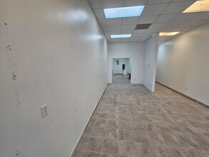 3301 W Davis St, Conroe, TX à louer Photo intérieure– Image 2 sur 10