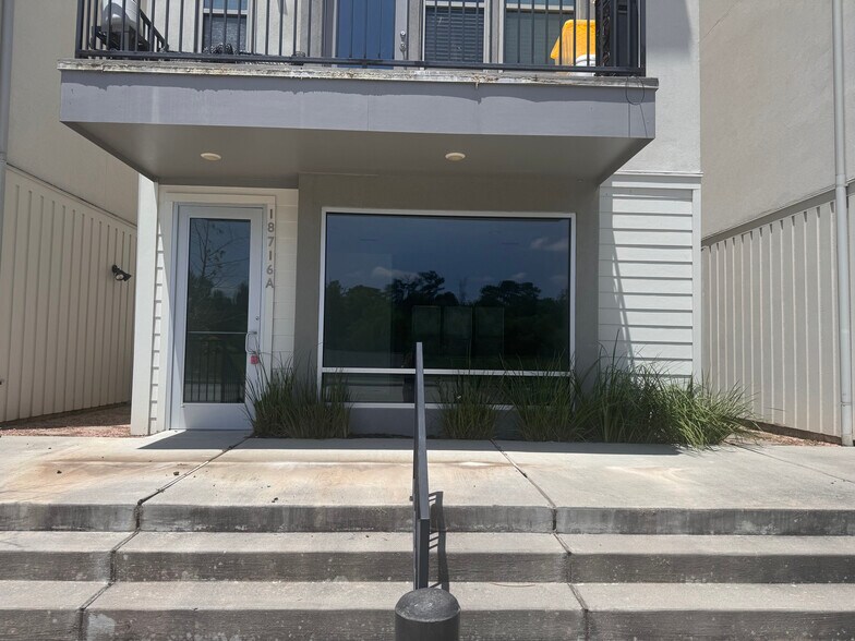 18716 Centro Main St, Shenandoah, TX à louer - Photo de l’immeuble – Image 2 sur 7