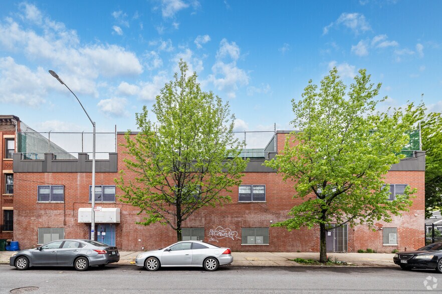 33 Somers St, Brooklyn, NY à louer - Photo de l’immeuble – Image 2 sur 19
