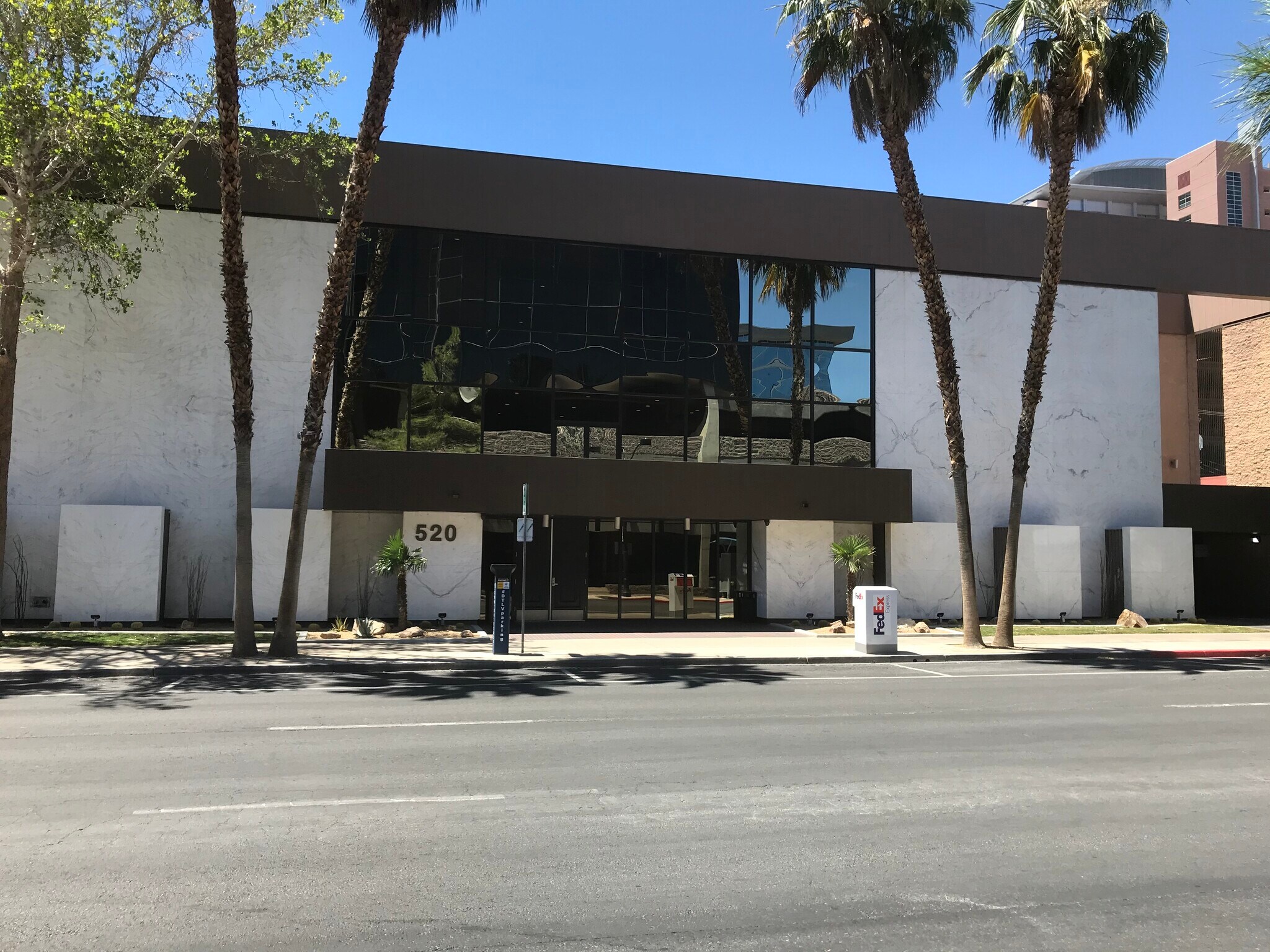 520 S 4th St, Las Vegas, NV à louer Photo principale– Image 1 sur 43