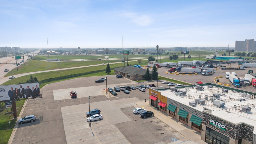 4520 19th Ave S, Fargo, ND à louer - Photo de l’immeuble – Image 2 sur 14