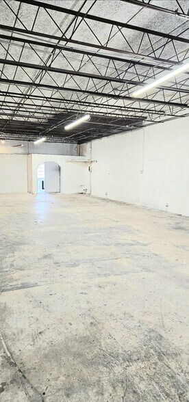 5140-5212 NE 12th Ave, Oakland Park, FL à louer - Photo de l’immeuble – Image 2 sur 4