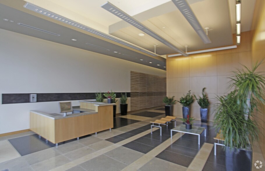 2821 W 7th St, Fort Worth, TX à louer - Hall d’entrée – Image 2 sur 21