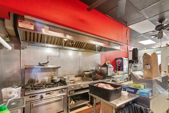 1 N Park Ave, Rockville Centre, NY à louer Photo intérieure– Image 2 sur 6