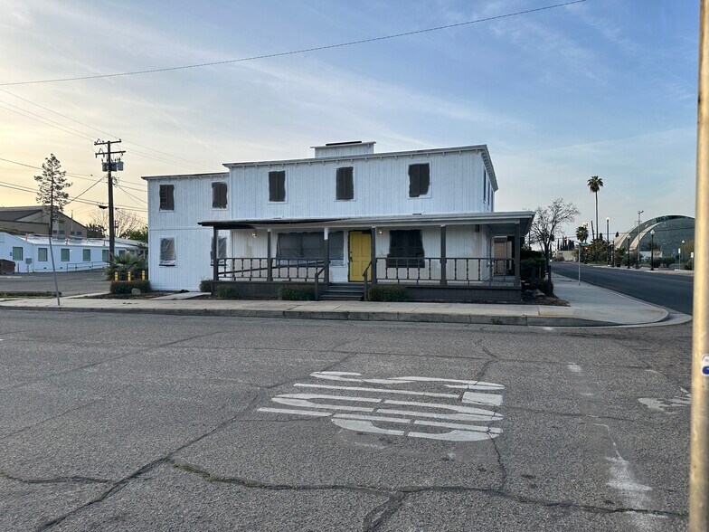 53 E Cleveland Ave, Porterville, CA à louer - Photo de l’immeuble – Image 2 sur 5