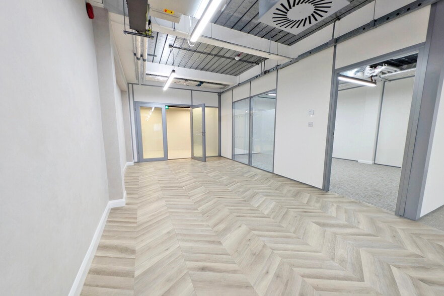 80 Silverthorne Rd, Londres à louer - Photo de l’immeuble – Image 3 sur 25