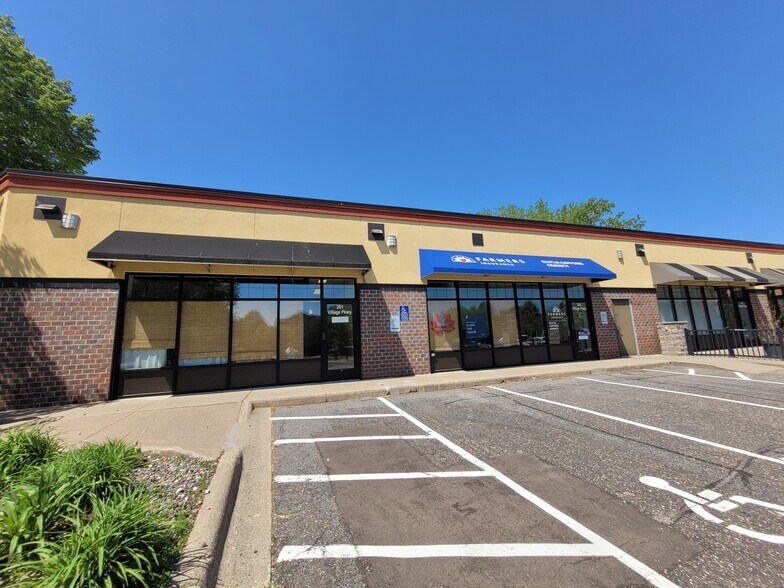 35-49 Central St, Circle Pines, MN à louer - Photo de l’immeuble – Image 3 sur 15
