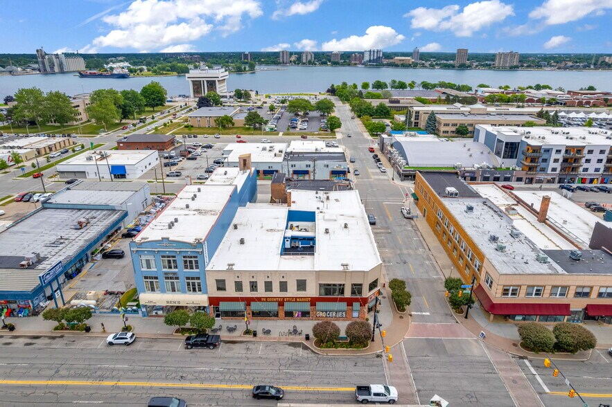 306-310 Huron Ave, Port Huron, MI à vendre - Photo de l’immeuble – Image 2 sur 84