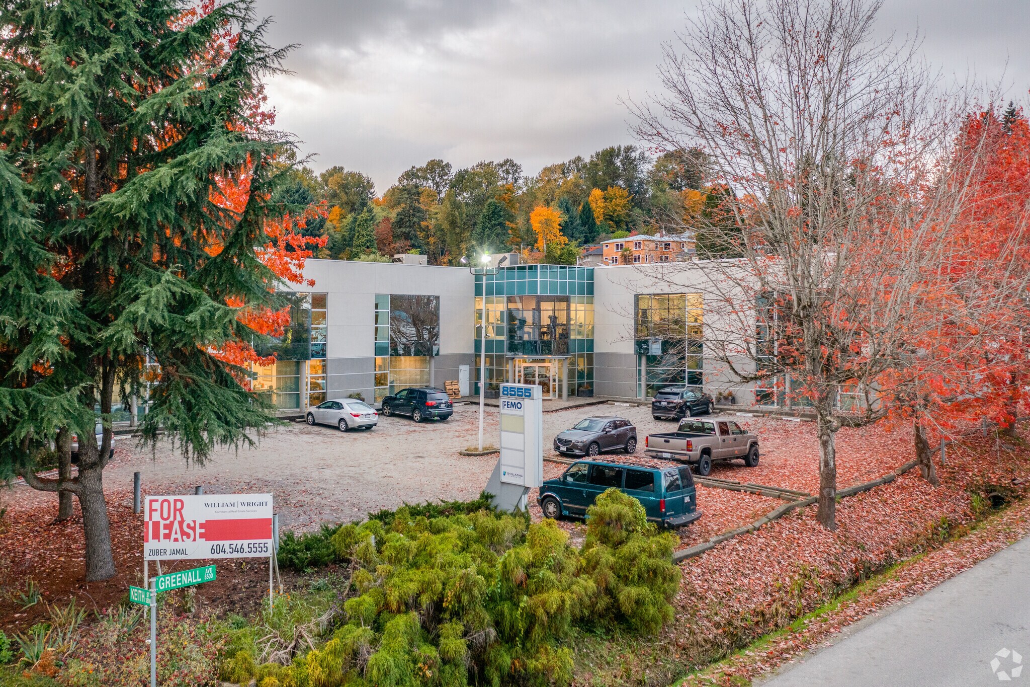 8555 Greenall Ave, Burnaby, BC à louer Photo principale– Image 1 sur 4