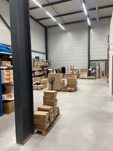 Local d’activités dans Saint-Priest à louer Photo de l’immeuble– Image 1 sur 3