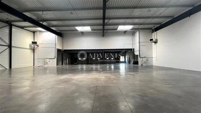 Plus de détails pour Local d’activités à vendre